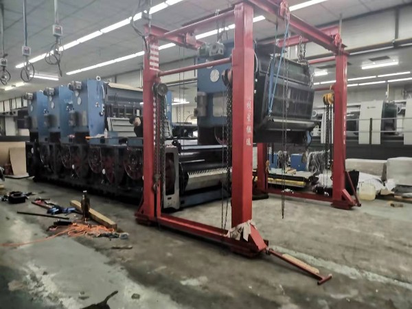 大型高寶印刷設(shè)備搬運