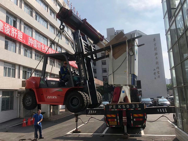 醫(yī)院檢測設備吊裝搬運